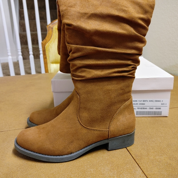 Saria Flat Boots - Picture 6 of 11